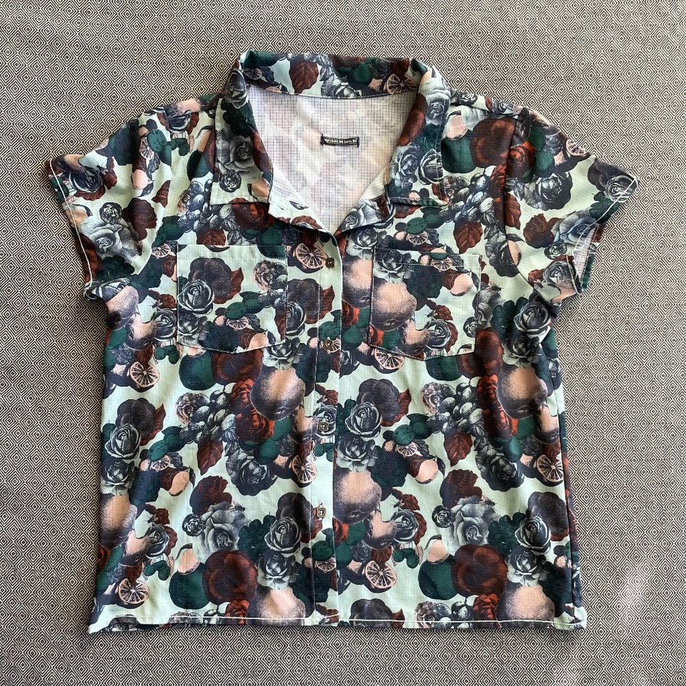Oiselle Benjamina Button Short Sleeve, size 4